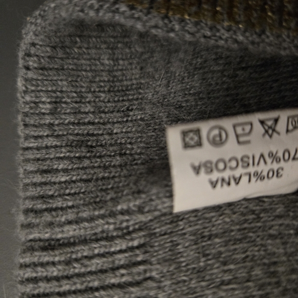 Retro Woolblend Gray and Metallic Gold Tuque - Picture 3 of 4